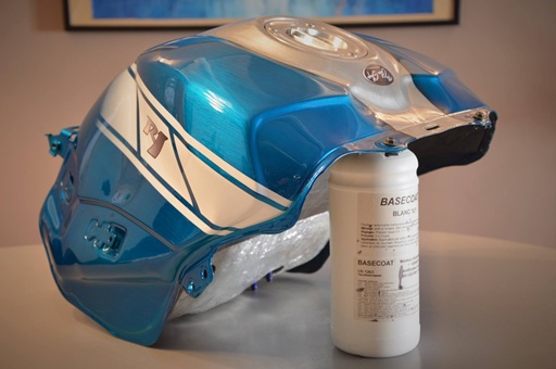 Come realizzare una verniciatura con effetto metallo spazzolato?